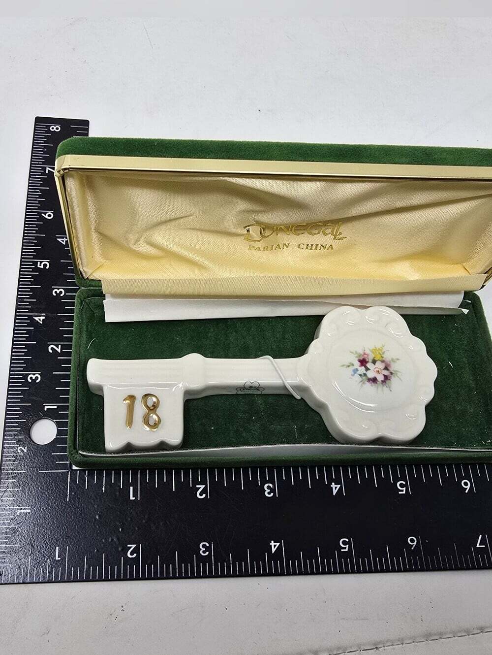 Donegal Irish Parian China Ireland Key of the House 18 with case Vintage 90s - Picture 9 of 10